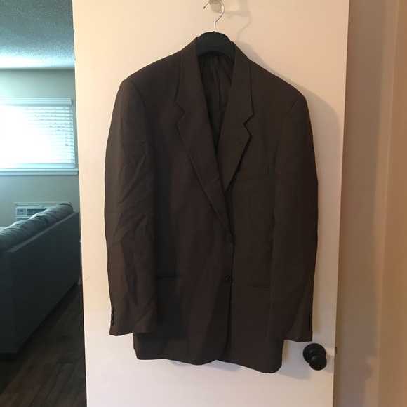 🔴 (2) Armani suits 🔴 - Picture 3 of 6